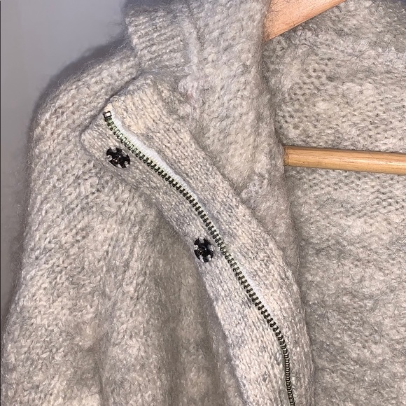 Banana Republic Full Zip Hoodie in Light Grey - Picture 6 of 7